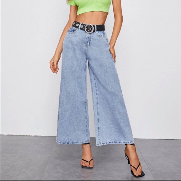 Baggy High-Waisted Flare Jeans - Picture 2 of 2